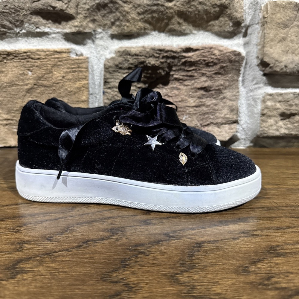 Steve Madden Lack Velvet Shoe Girls 3 Black Lace Up Charms Soft Low Top